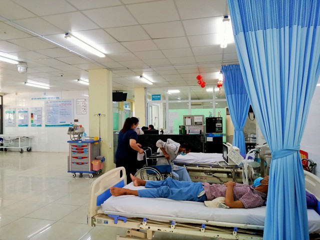 10 du khách tại Đà Nẵng nhập viện cấp cứu nghi ngộ độc thực phẩm